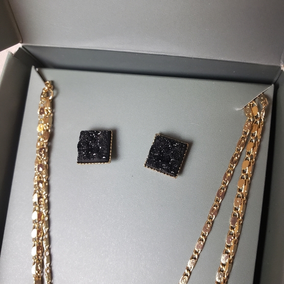 ♦️$15 ADD ON / BNIB Violet Harper Layered Necklace & Earring Set - Picture 3 of 5